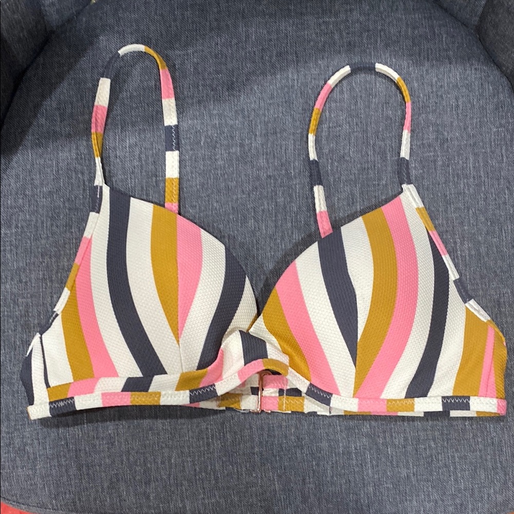 3/$10 34B Shade & Shore Colorful Bikini Top like new